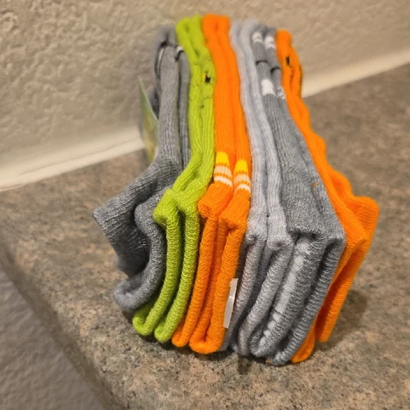 The Grinch Women's Gray Orange Green Soft Cushion Socks 6 Pairs Nwt - Picture 3 of 3